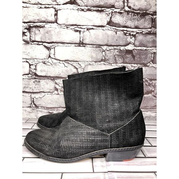 Joe's Black Suede Leather Casual Pull On Heeled Boots Women Sz 7M US/38EU - Picture 1 of 16